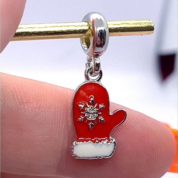 Red Mitten Charm Winter Holiday Bracelet Silver Snowflake ❄️ New Dangle - Picture 3 of 4